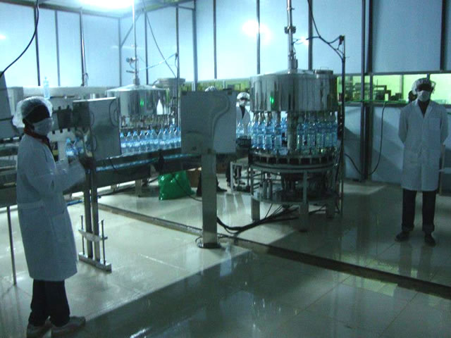 Linha de envase de garrafas fabricada pela BrianInox
